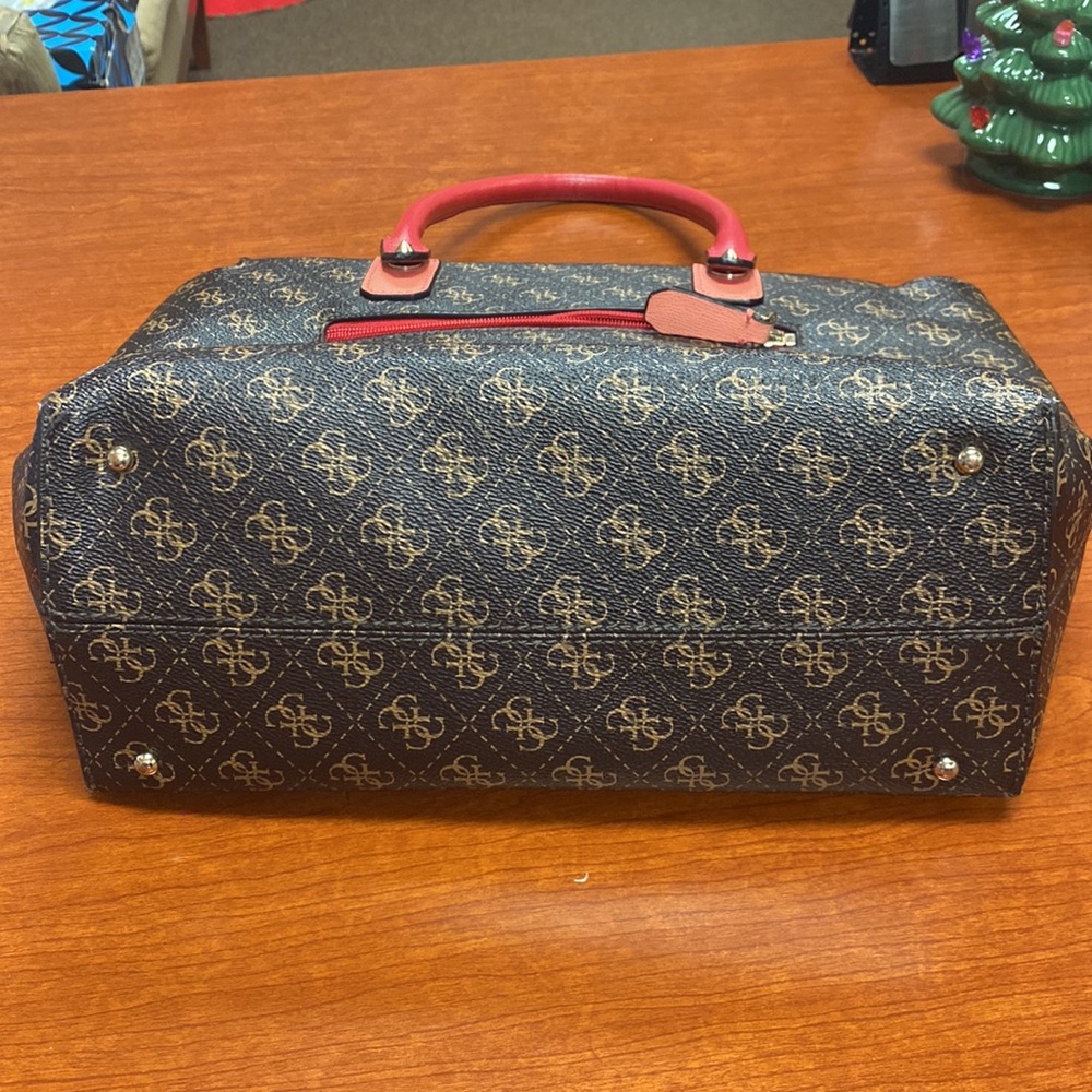 Guess purse - Picture 3 of 4